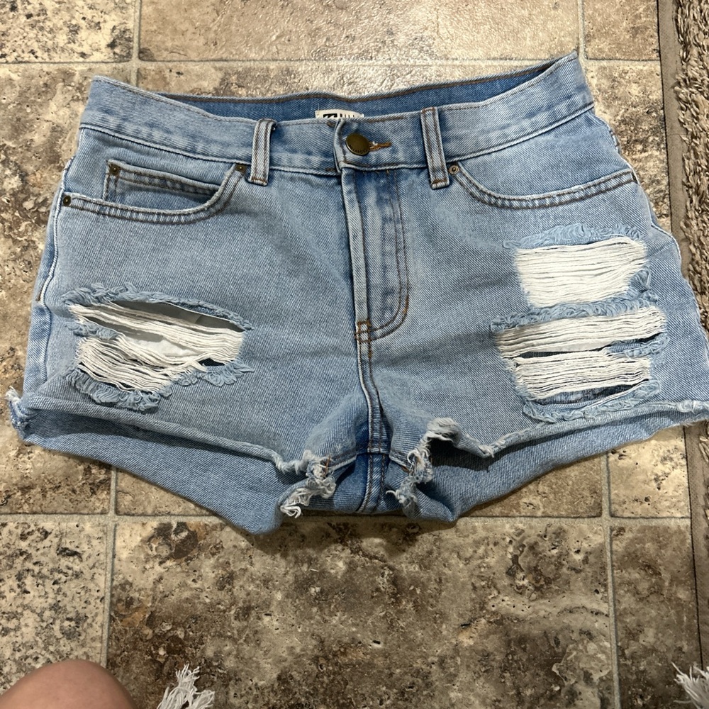Billabong jean shorts
size 25